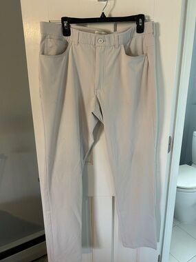 Holderness & Bourne Men's Chino Pants in Light Beige